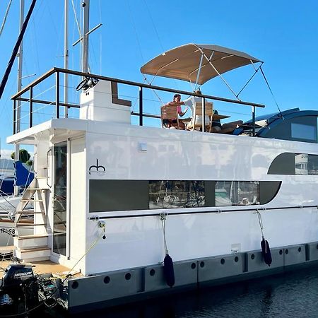 Hotel Casa Flotante En El Puerto De Vigo - Different Charter Zewnętrze zdjęcie
