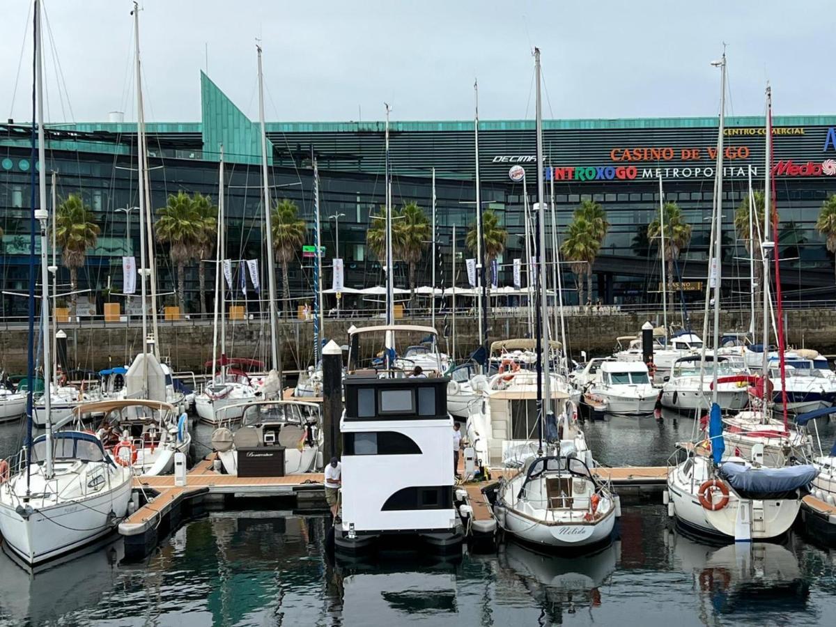 Hotel Casa Flotante En El Puerto De Vigo - Different Charter Zewnętrze zdjęcie
