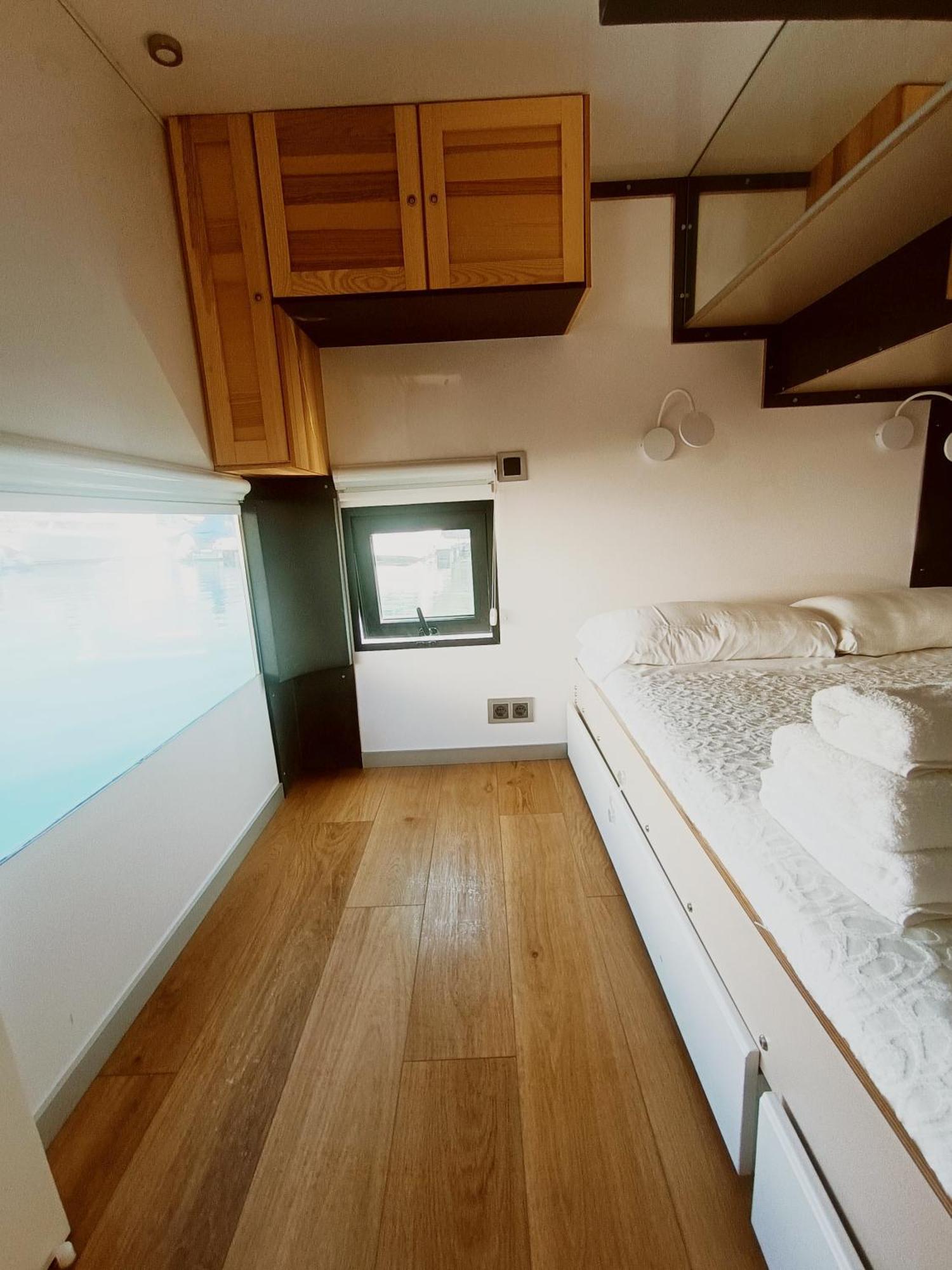 Hotel Casa Flotante En El Puerto De Vigo - Different Charter Zewnętrze zdjęcie