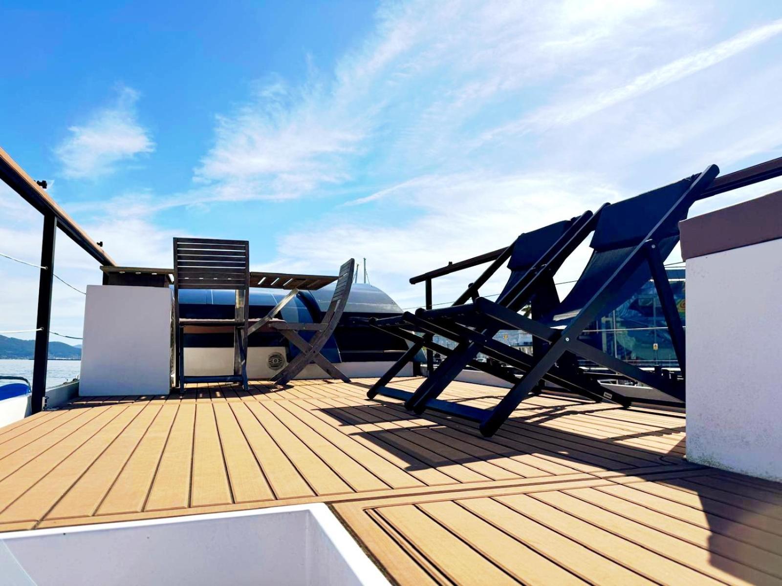 Hotel Casa Flotante En El Puerto De Vigo - Different Charter Zewnętrze zdjęcie